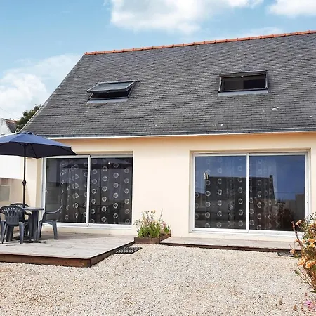 2 Bedroom Lovely In Plogoff