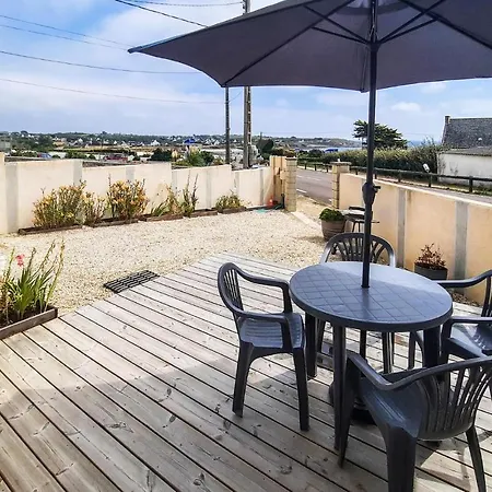 2 Bedroom Lovely In Plogoff