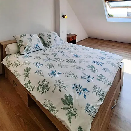 2 Bedroom Lovely In *