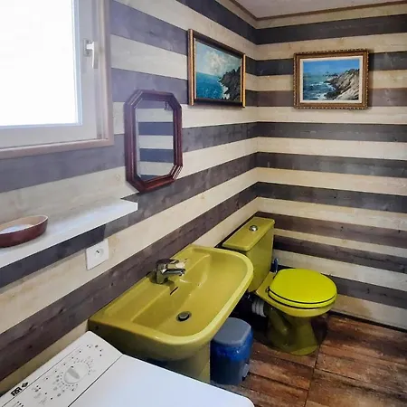 2 Bedroom Lovely In Prázdninový dům Plogoff